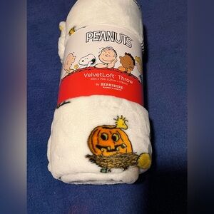 Berkshire Peanuts VelvetLoft Throw Blanket with Pumpkin Design